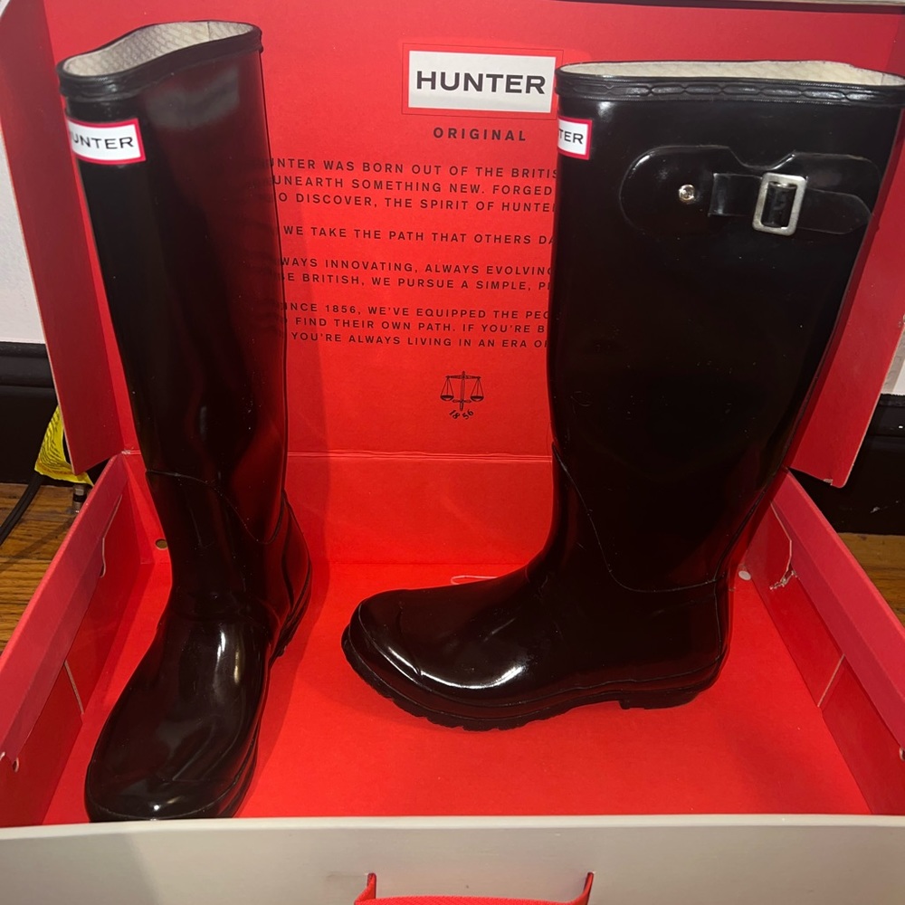 Women’s original tall gloss rain boots size 6